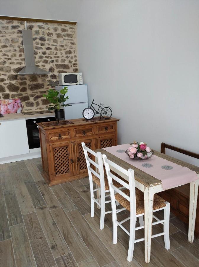 Les Petits Gites Ernee Bagian luar foto