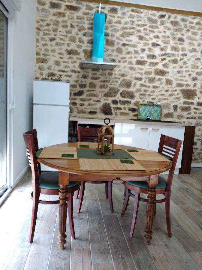 Les Petits Gites Ernee Bagian luar foto